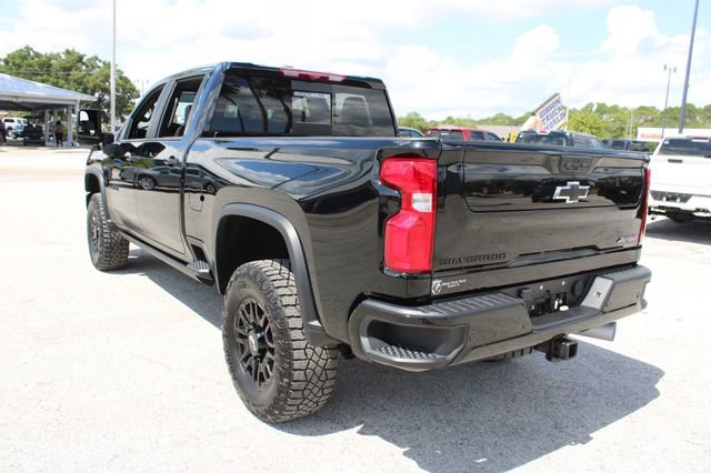 Used 2024 Chevrolet Silverado 2500 ZR2 w/ Technology Package image 8