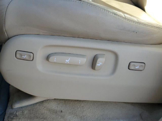 Used 2011 Lexus LX 570 4WD image 12