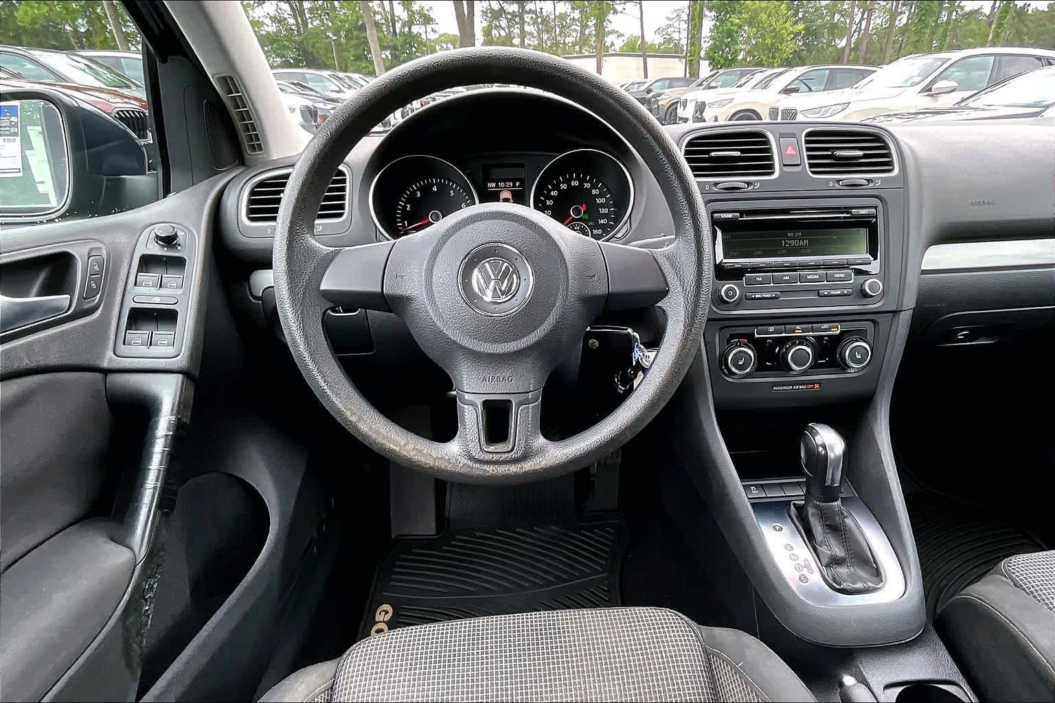 Used 2012 Volkswagen Golf 4-Door FWD image 6