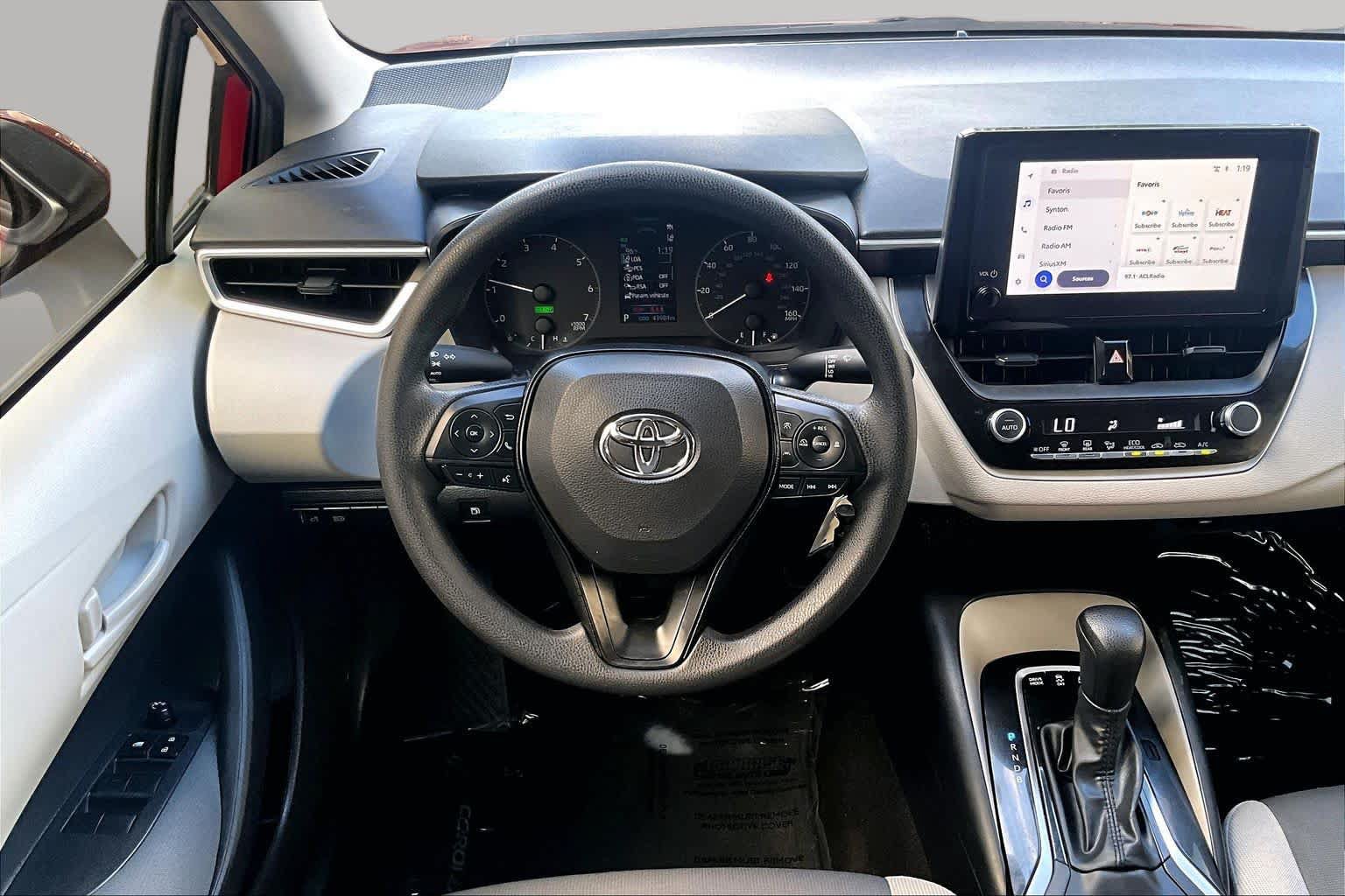 Used 2025 Toyota Corolla LE FWD image 6