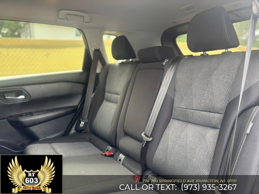 Used 2025 Nissan Rogue SV FWD image 9