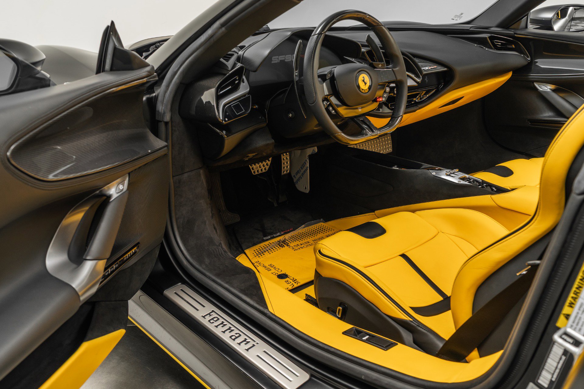 Used 2024 Ferrari SF90 Spider image 23