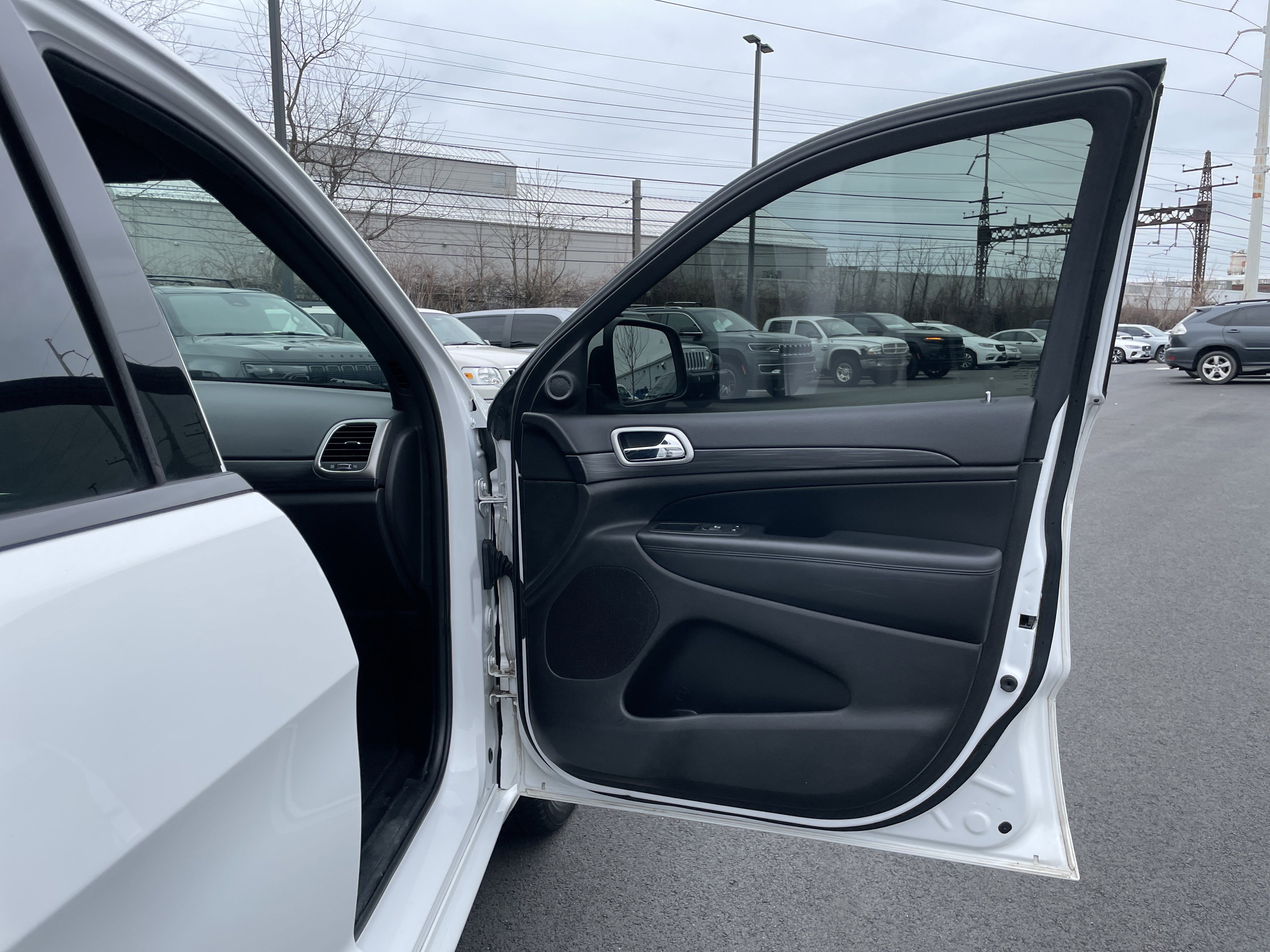 Used 2020 Jeep Grand Cherokee Altitude image 9