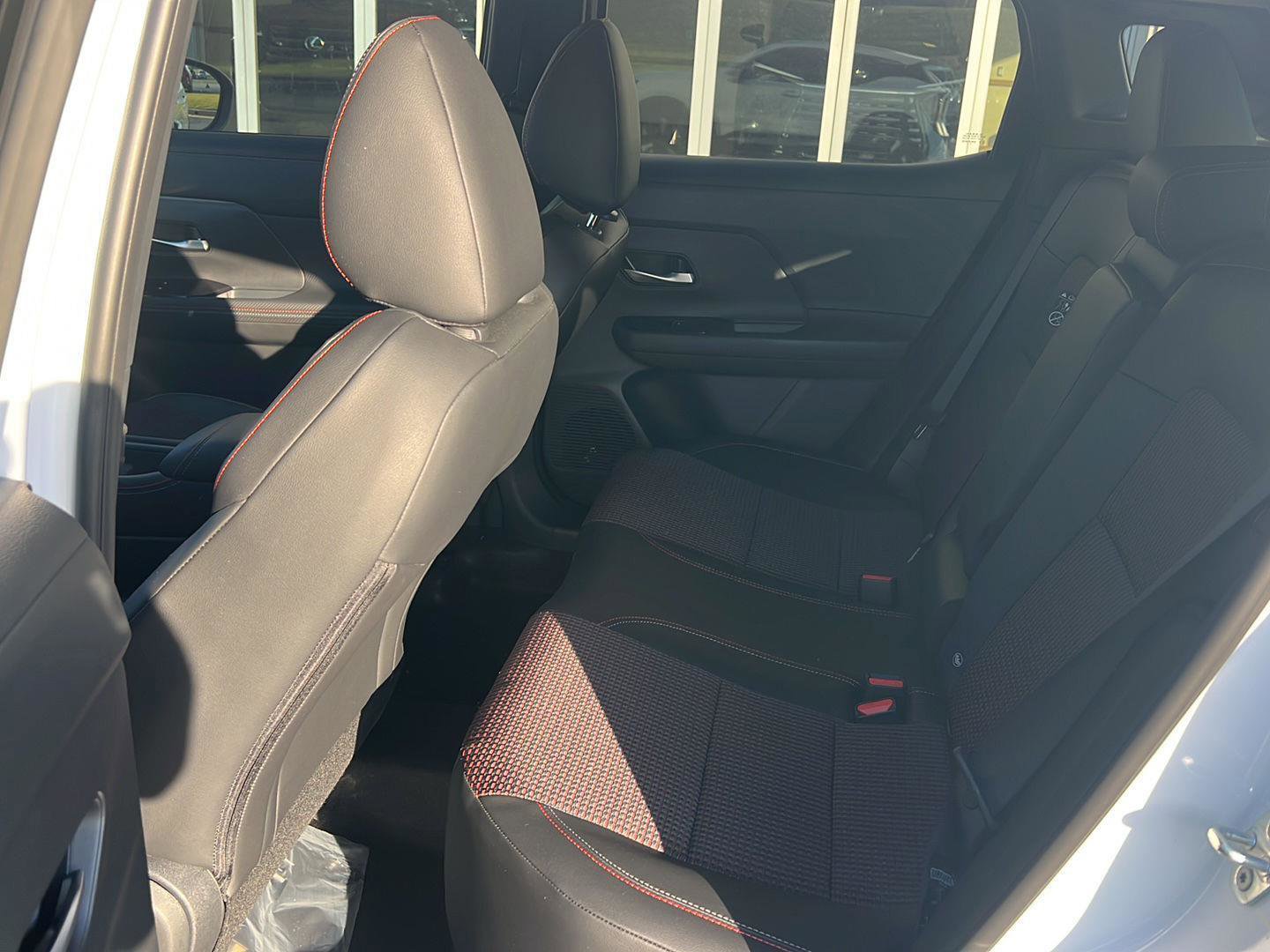 Used 2026 Nissan Kicks SR image 11