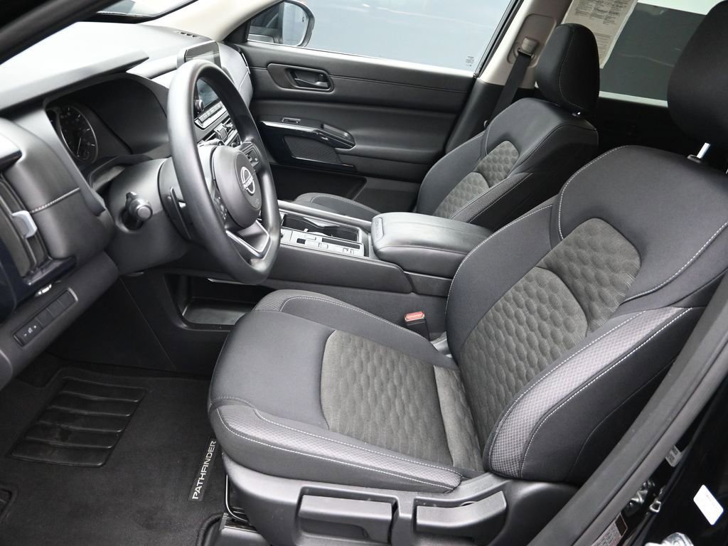 Used 2024 Nissan Pathfinder S image 13
