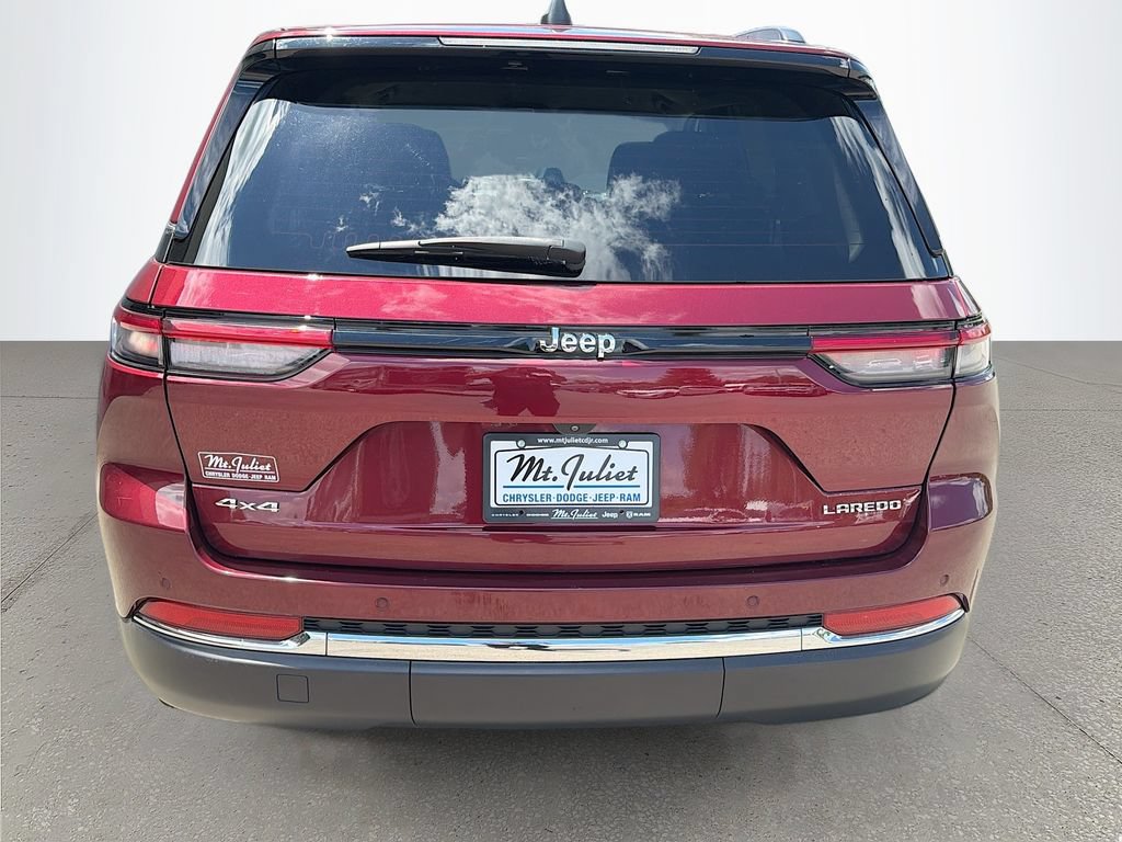 Used 2023 Jeep Grand Cherokee Laredo AWD/4WD image 5