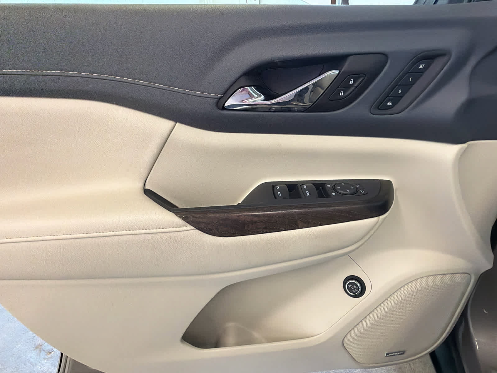 Used 2022 GMC Acadia Denali w/ LPO, Floor Liner Package FWD image 20