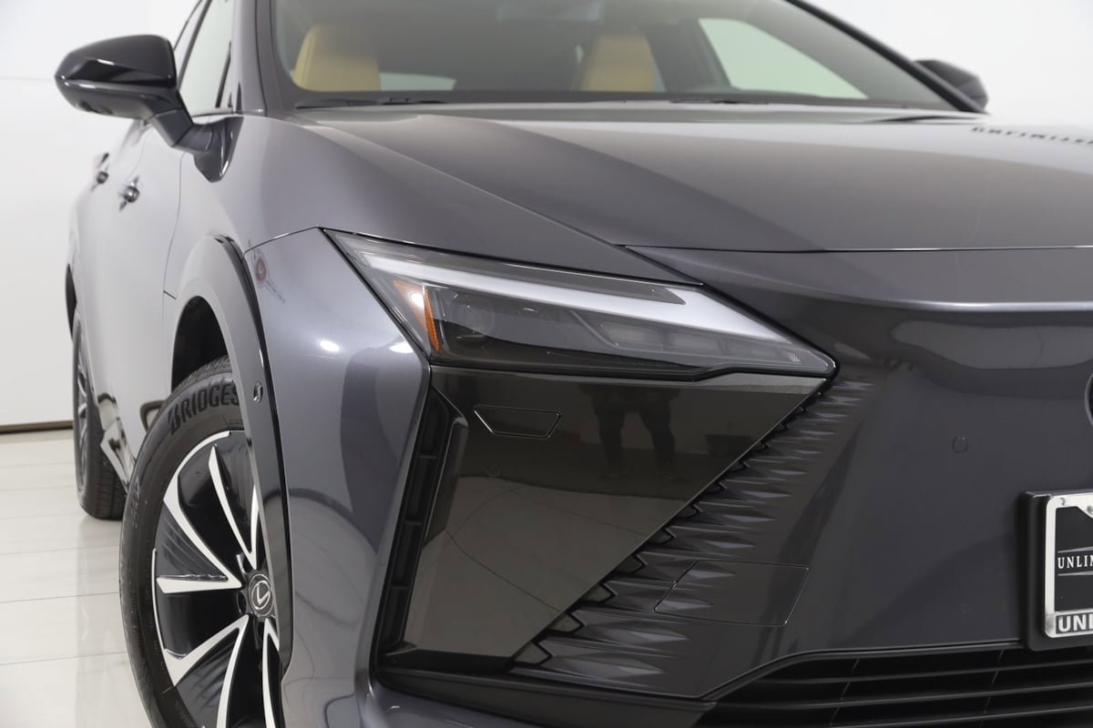 Used 2024 Lexus RZ 450e Premium w/ Technology Package AWD/4WD image 18