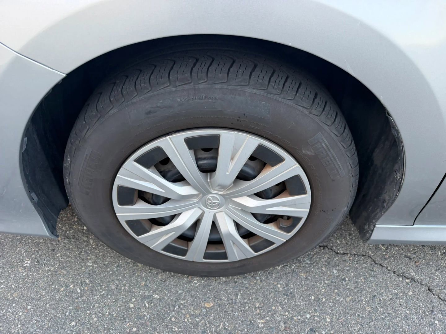 Used 2019 Toyota Camry LE FWD image 29