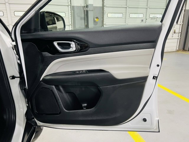 Used 2024 Jeep Compass Limited image 34