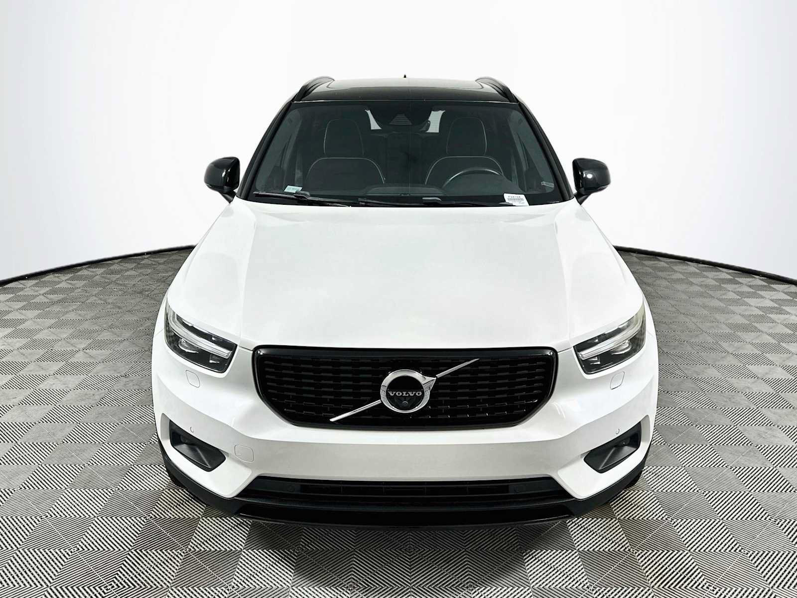 Used 2020 Volvo XC40 T5 R-Design w/ Protection Package Premier AWD/4WD image 2