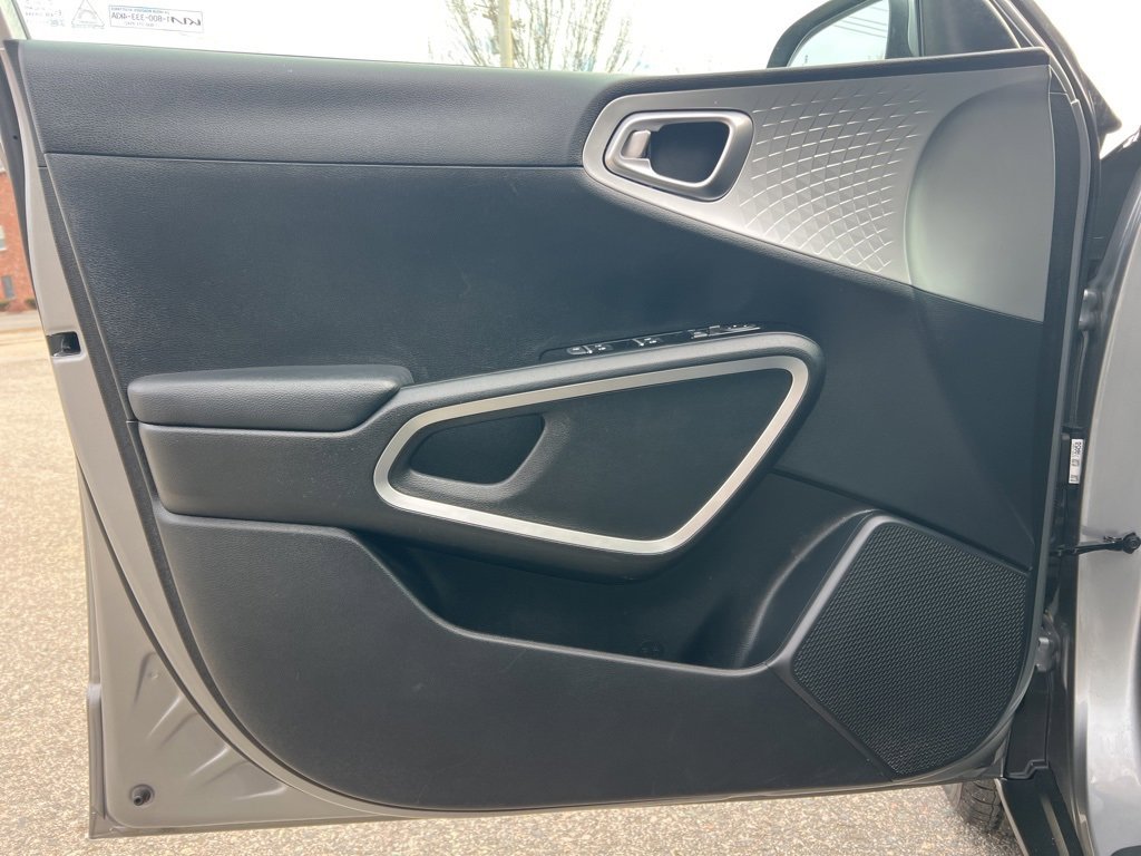 Certified 2022 Kia Soul LX w/ Technology Package image 10