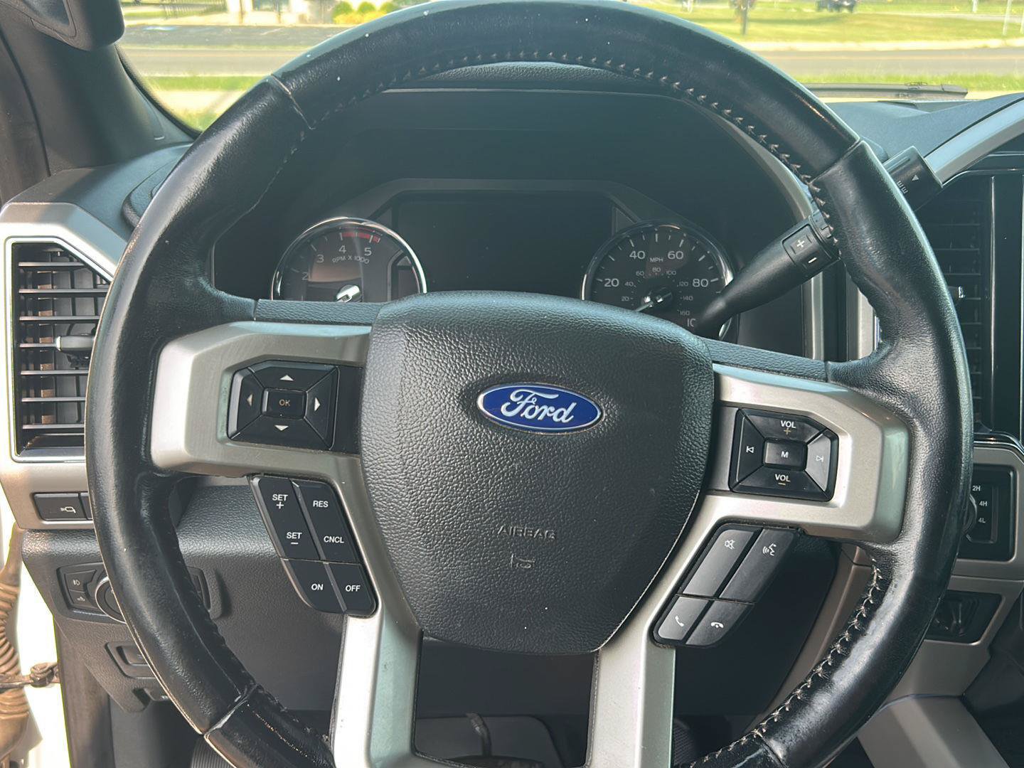 Used 2022 Ford F350 Lariat w/ Lariat Ultimate Package AWD/4WD image 24