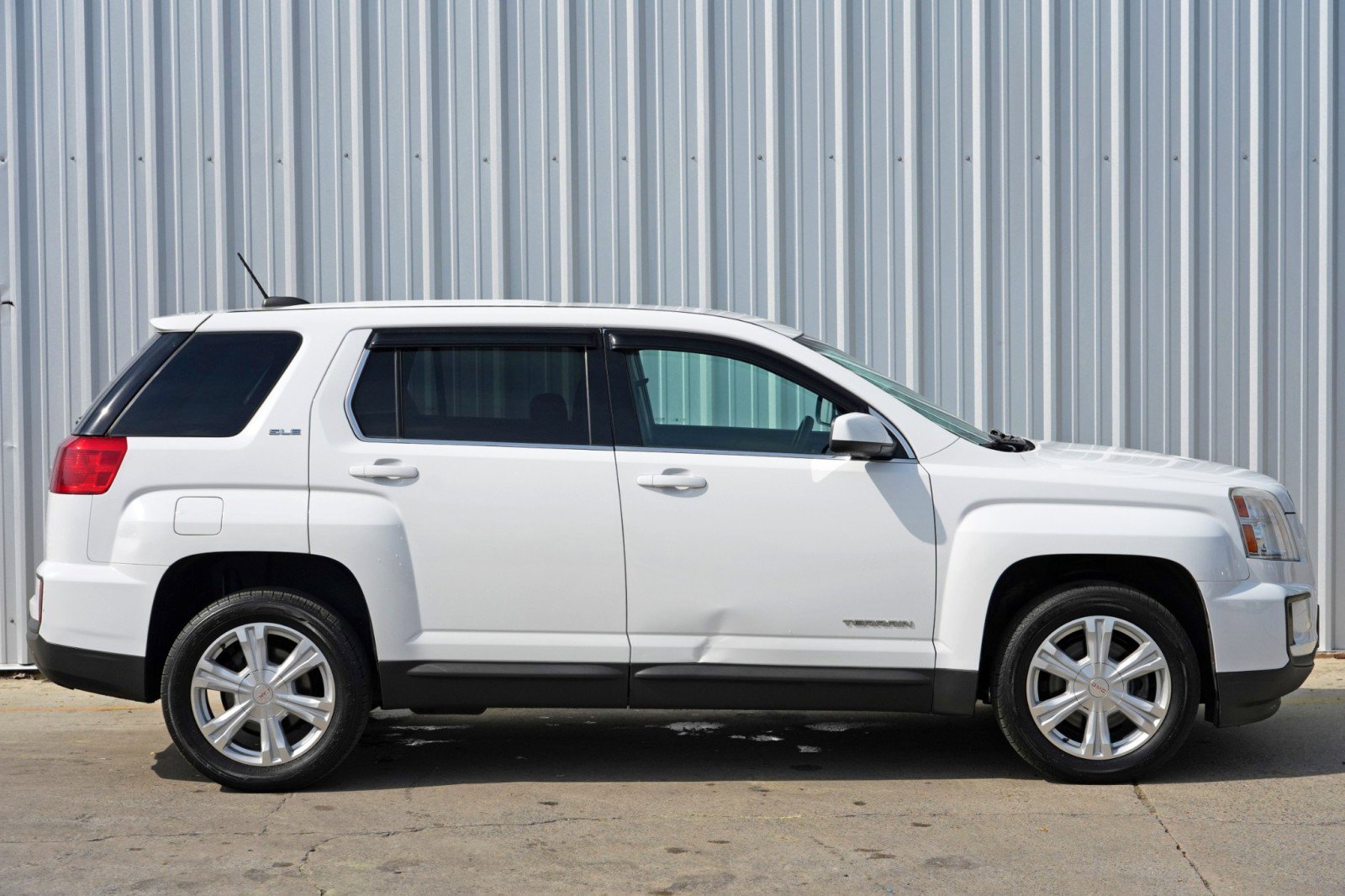 Used 2017 GMC Terrain SLE image 46