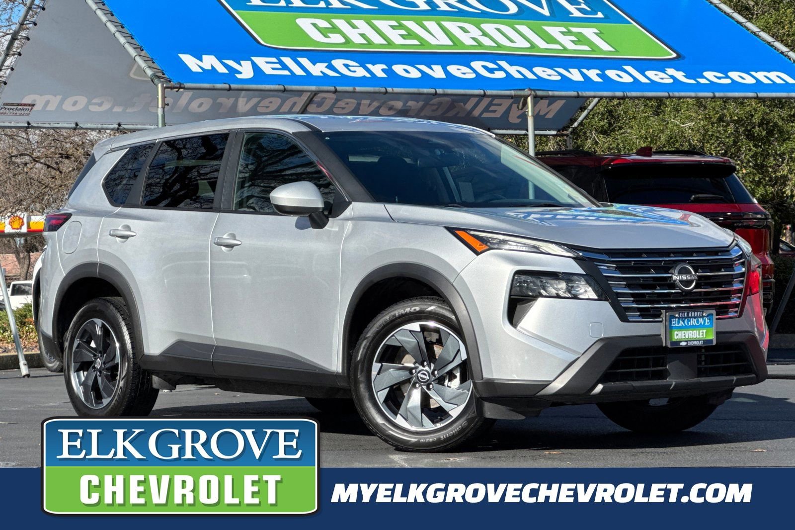 Used 2024 Nissan Rogue SV image 1