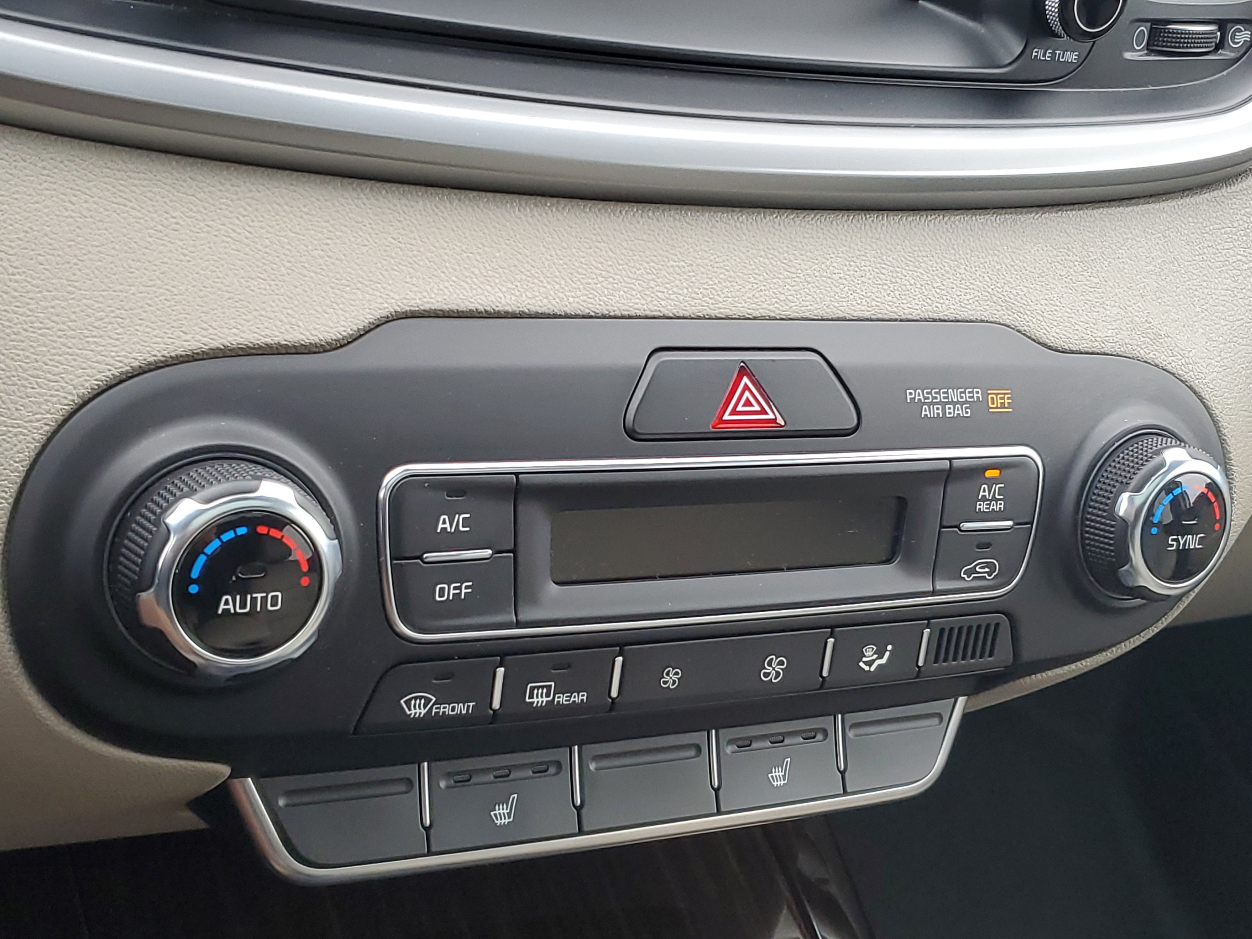 Used 2020 Kia Sorento EX image 25