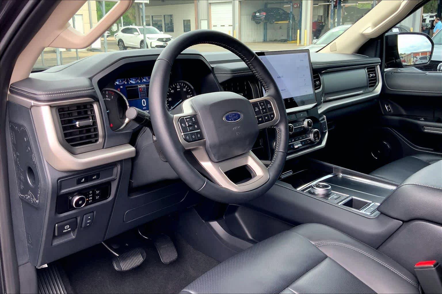 Used 2024 Ford Expedition XLT RWD image 17