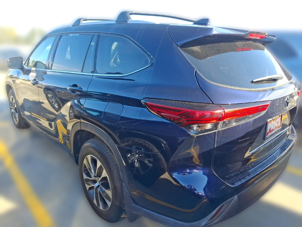 Used 2022 Toyota Highlander XLE AWD/4WD image 8