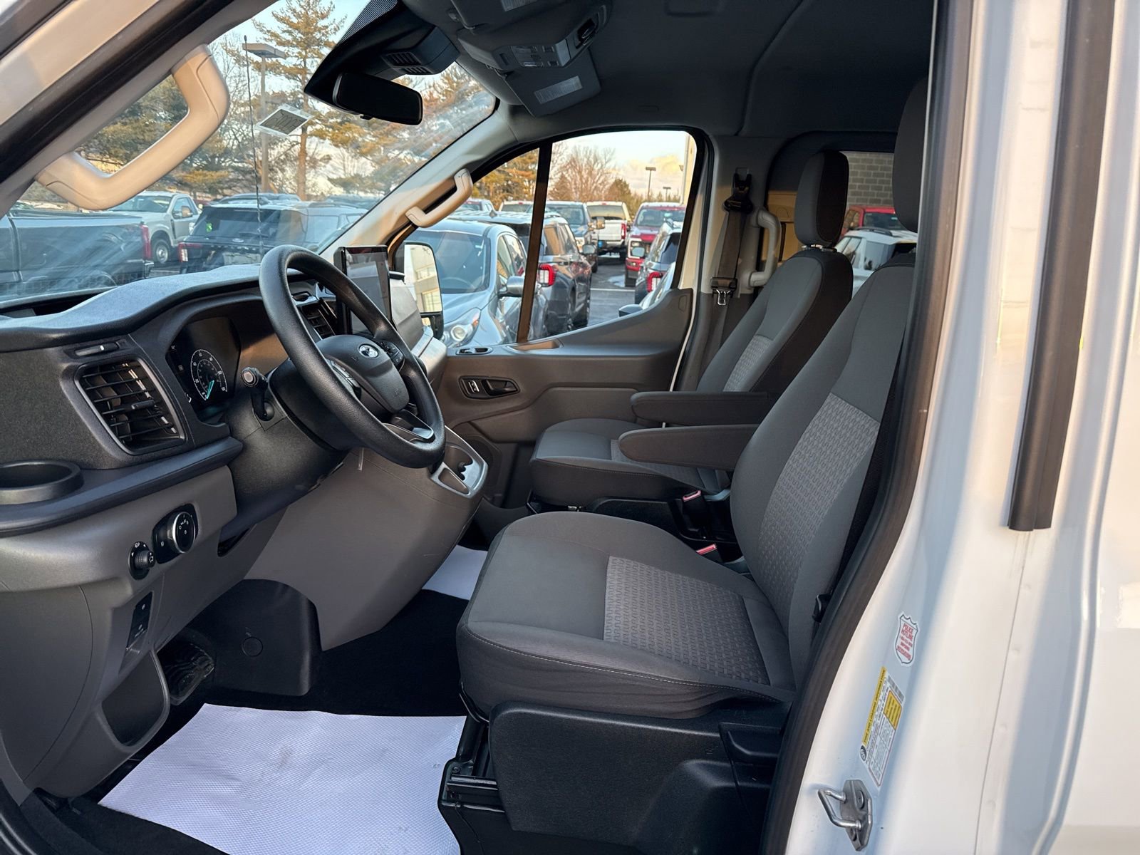 Used 2023 Ford Transit 350 XLT image 23