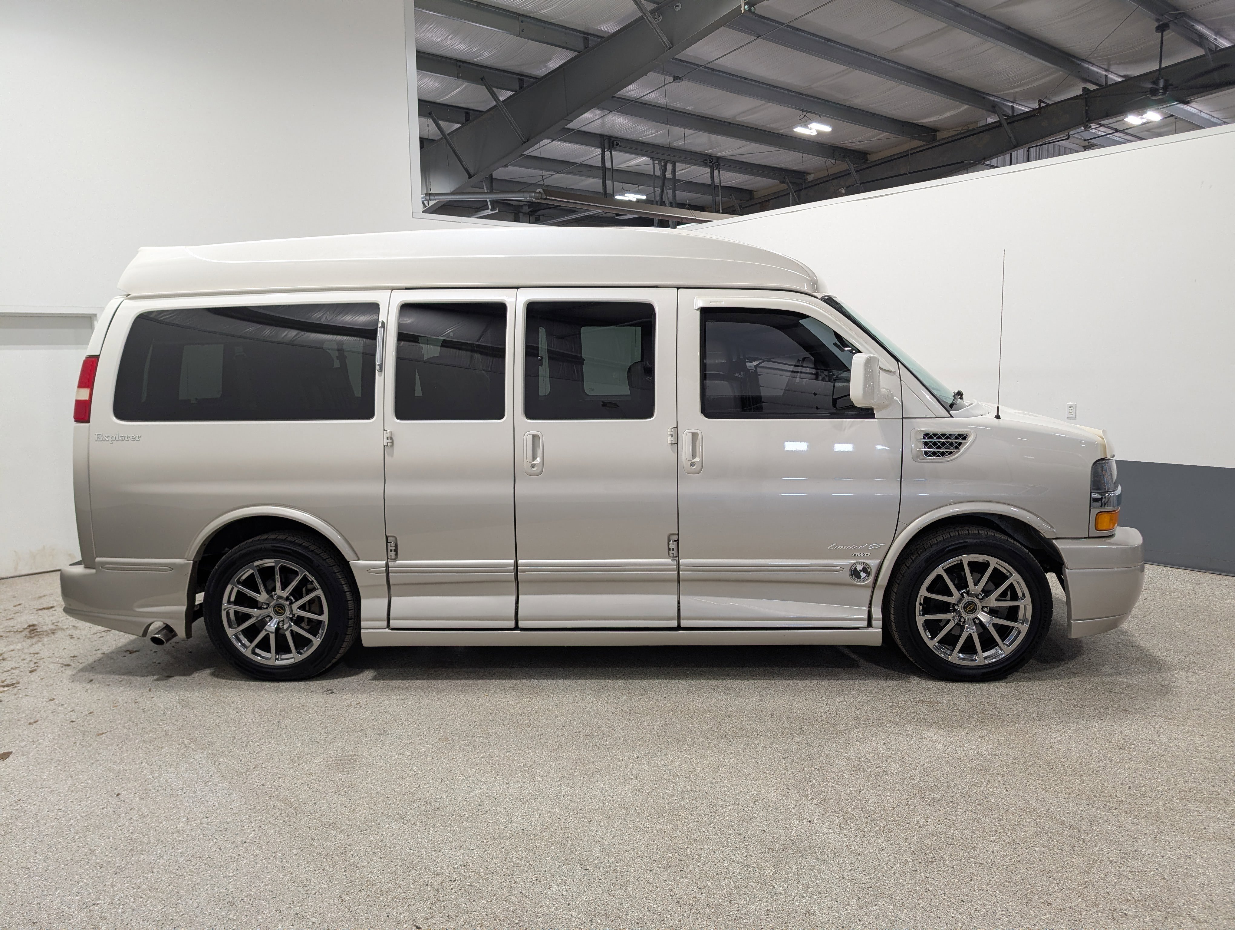 Used 2014 Chevrolet Express 1500 AWD image 2