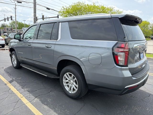 Used 2022 Chevrolet Suburban LT w/ Luxury Package AWD/4WD image 4