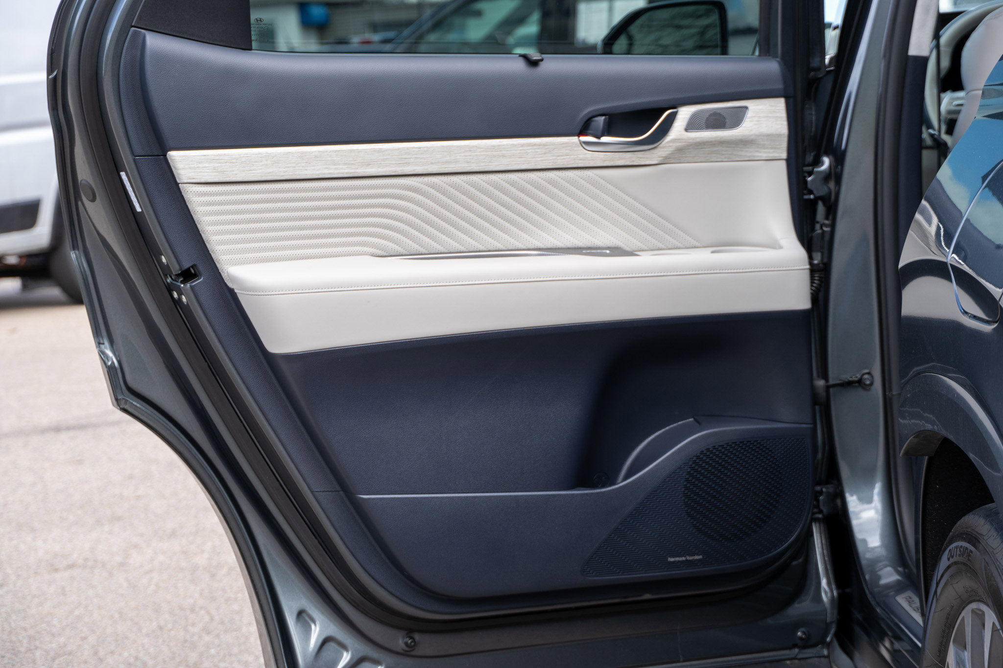 Used 2024 Hyundai Palisade Calligraphy image 13