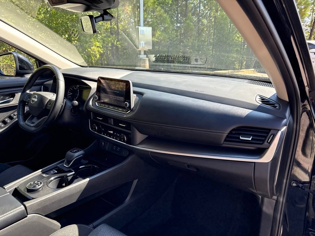 Used 2025 Nissan Rogue SV AWD/4WD image 39