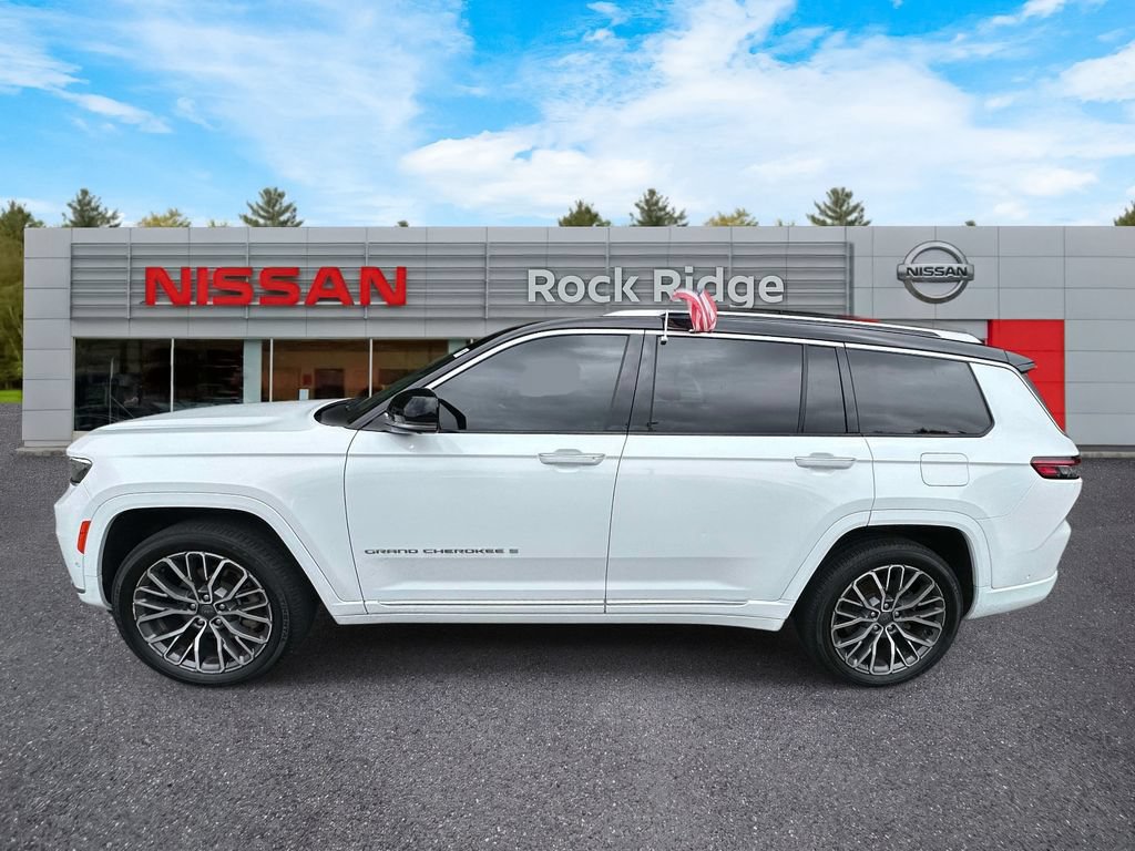 Used 2023 Jeep Grand Cherokee L Summit AWD/4WD image 7