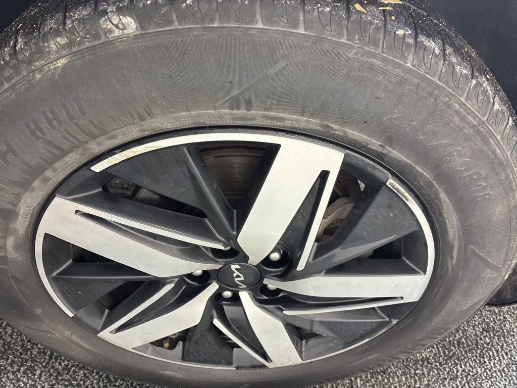 Used 2022 Kia Sorento EX image 27