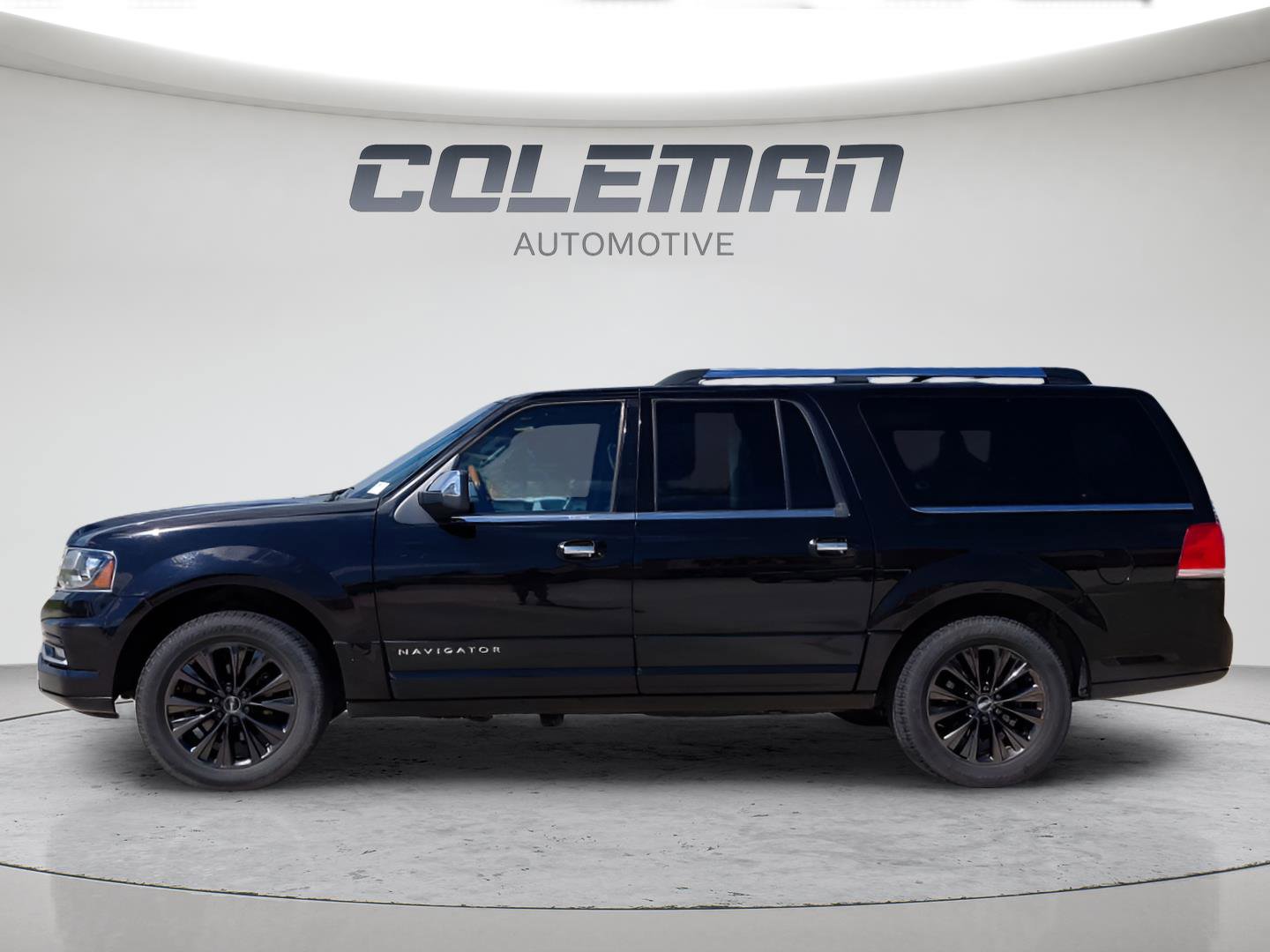 Used 2016 Lincoln Navigator L Select AWD/4WD image 2