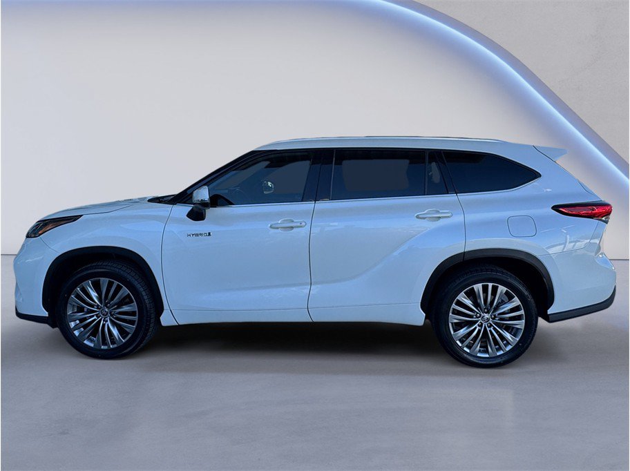 Used 2021 Toyota Highlander Platinum FWD image 3