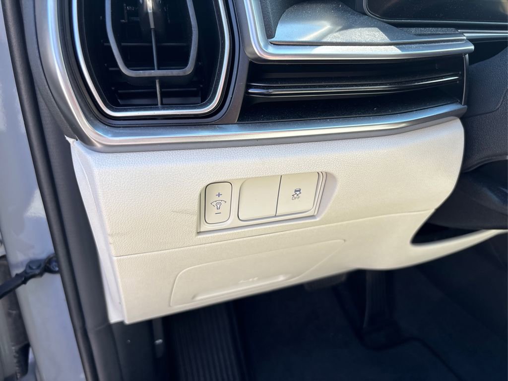 Certified 2025 Kia Sorento S image 34