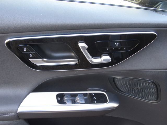 Used 2026 Mercedes-Benz GLC 300 4MATIC image 12