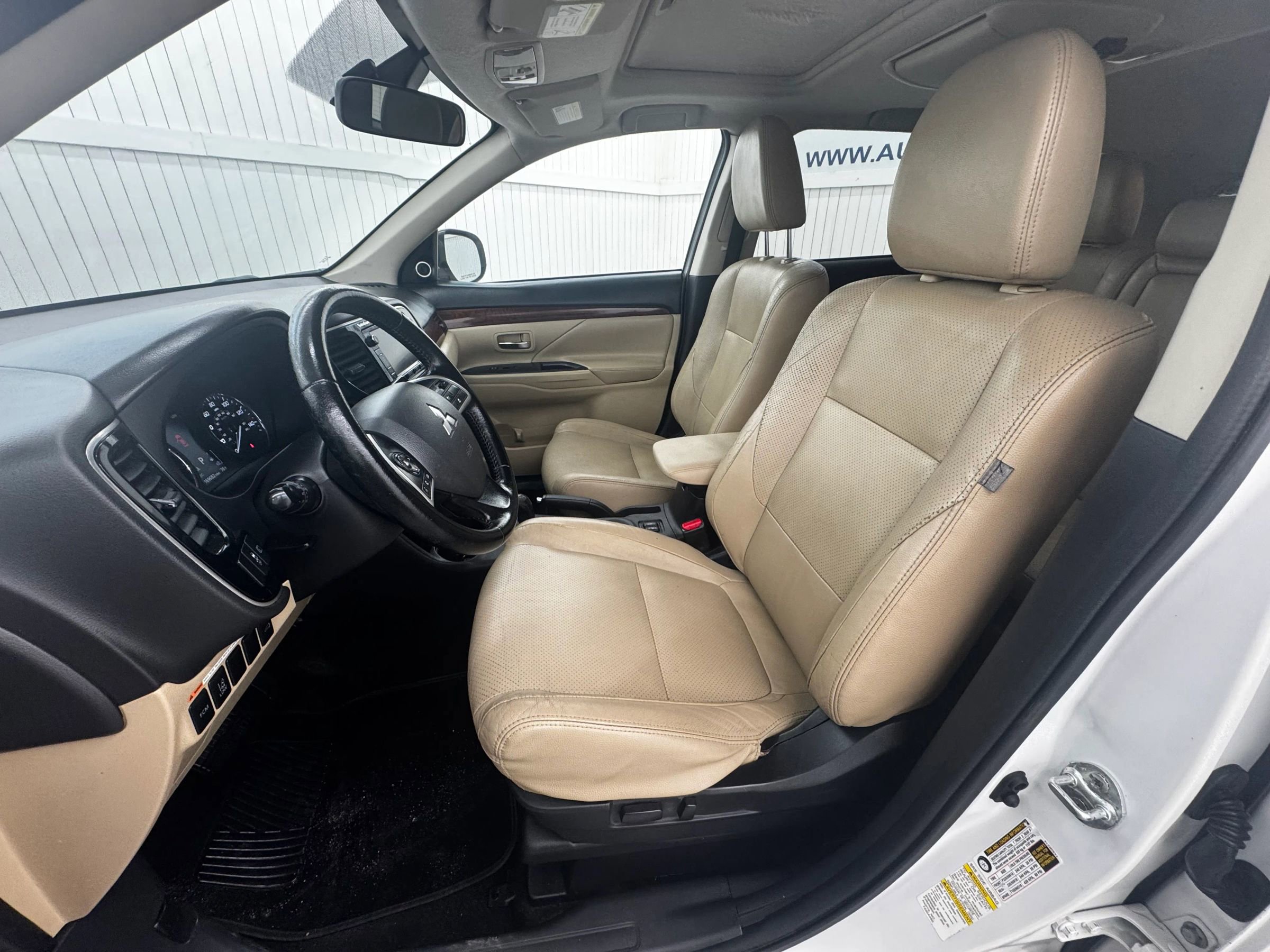 Used 2014 Mitsubishi Outlander SE image 9