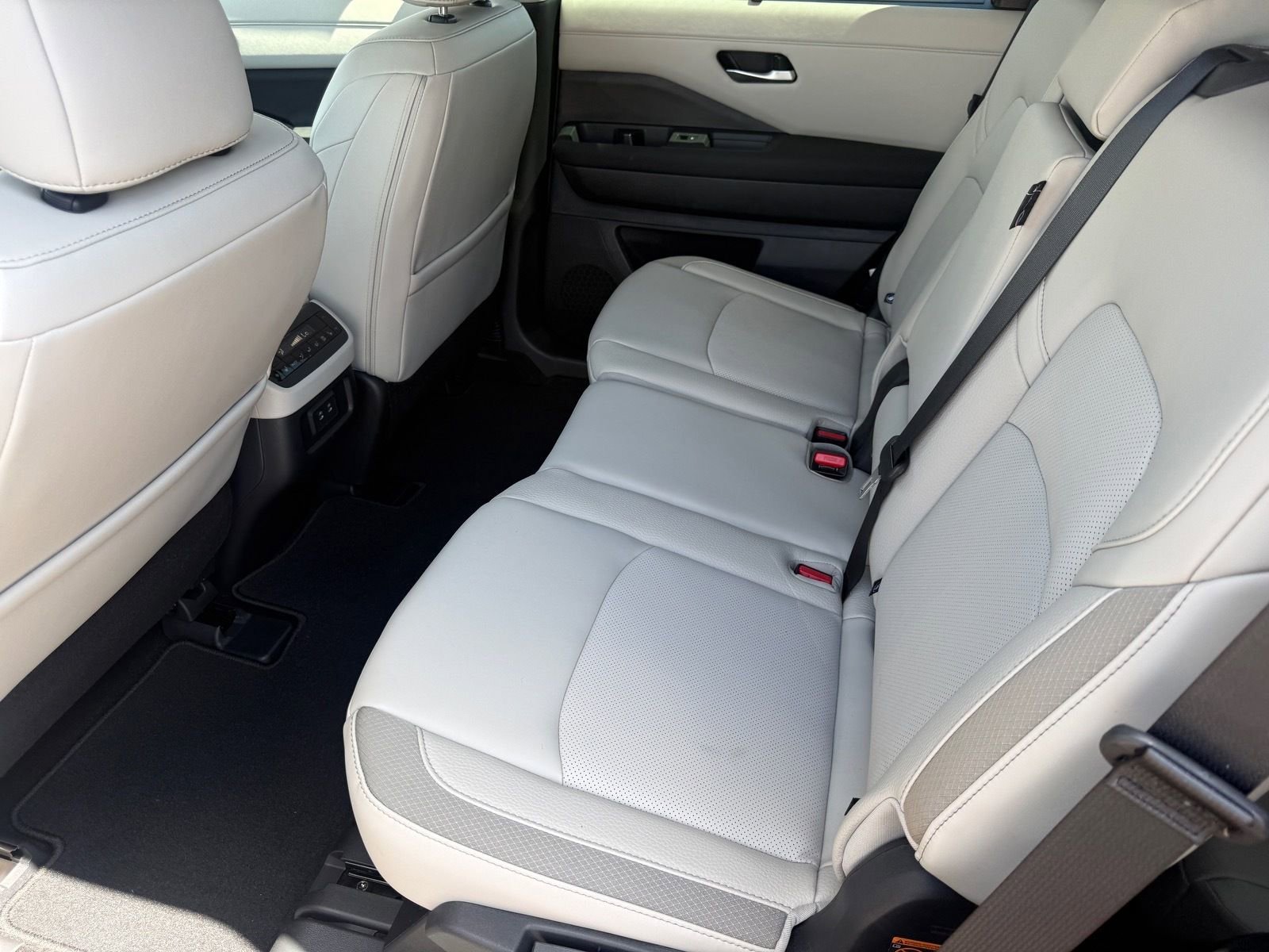 New 2026 Nissan Pathfinder SL FWD image 26