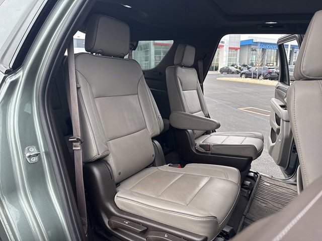 Used 2023 GMC Yukon SLT w/ SLT Premium Package image 15