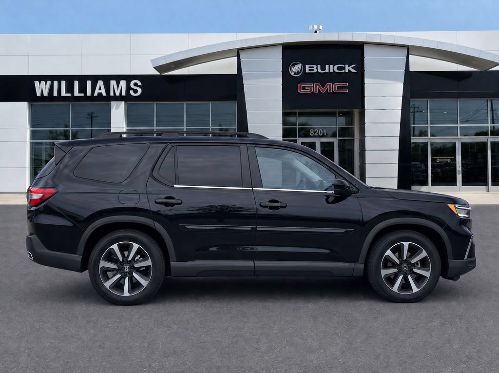Used 2023 Honda Pilot Touring image 8