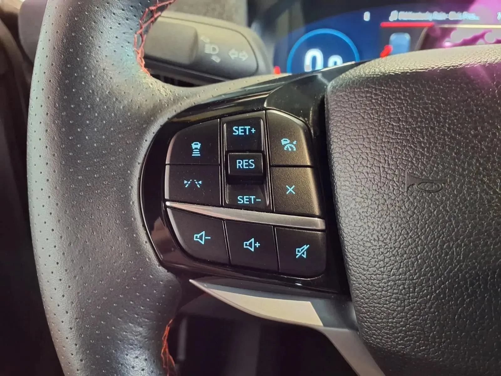 Used 2025 Ford Explorer ST-Line w/ ST-Line Street Pack AWD/4WD image 29