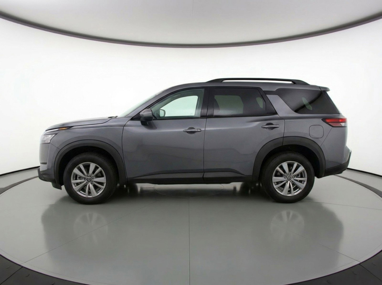 Used 2025 Nissan Pathfinder SV image 5