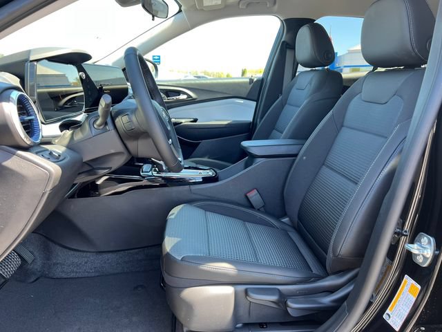 New 2026 Chevrolet Trax LT w/ LT Convenience Package FWD image 3