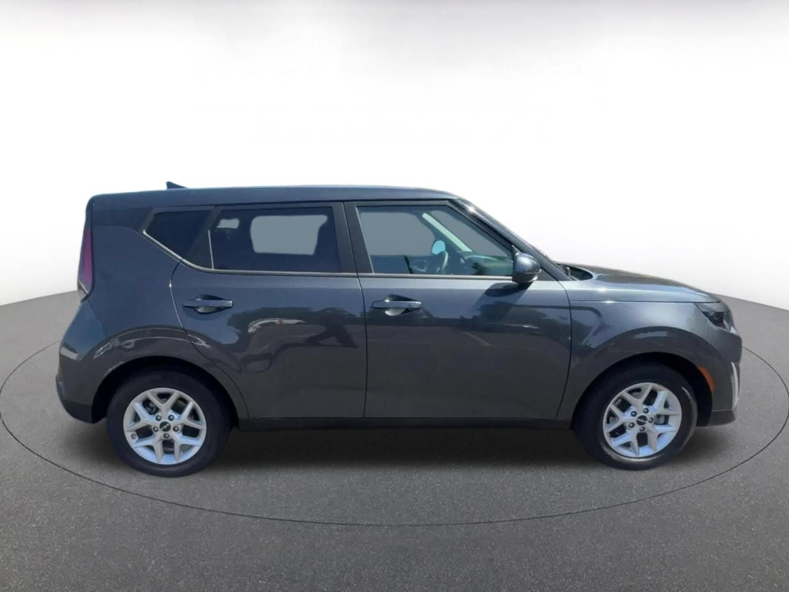Used 2025 Kia Soul LX w/ LX Technology Package FWD image 16