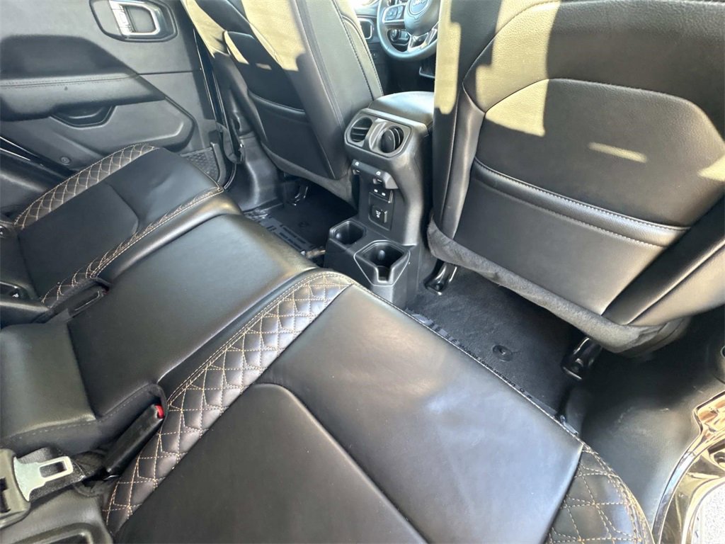 Used 2023 Jeep Gladiator Overland image 16