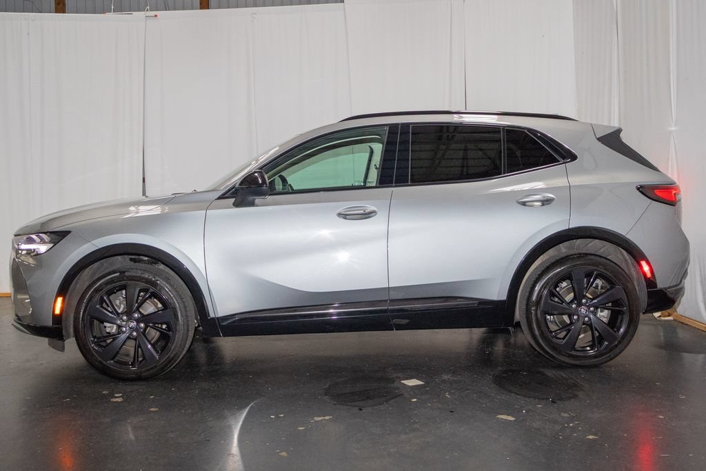 Used 2023 Buick Envision Essence w/ Sport Touring Package AWD/4WD image 5