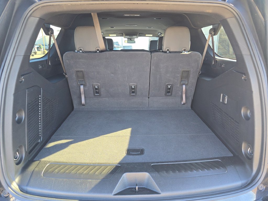 Used 2025 Chevrolet Suburban LT AWD/4WD image 25