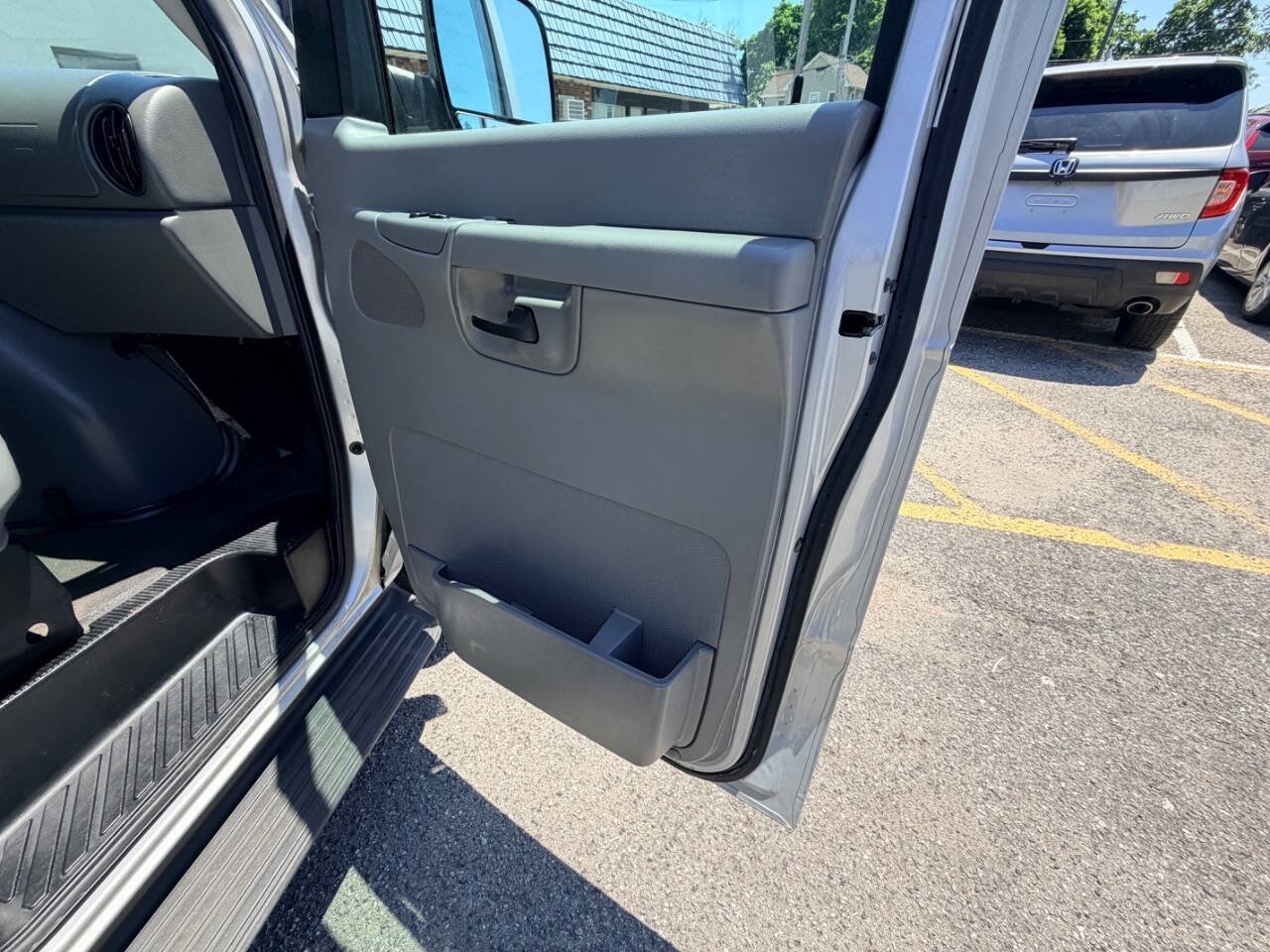 Used 2006 Ford E-350 and Econoline 350 XL RWD image 70