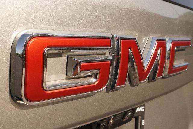 Used 2025 GMC Yukon AT4 Ultimate w/ LPO, Floor Liner Package AWD/4WD image 42