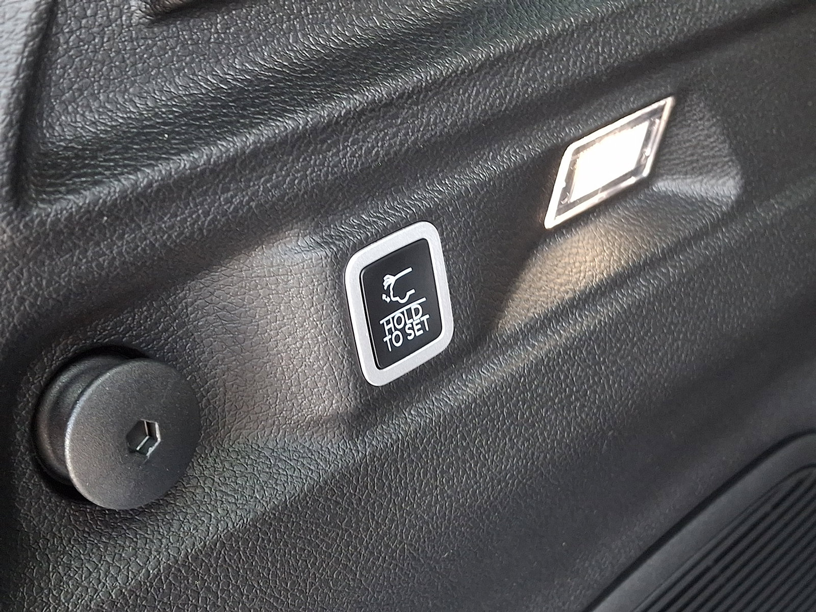 Certified 2025 Jeep Grand Cherokee L Limited w/ Trailer Tow Package image 33