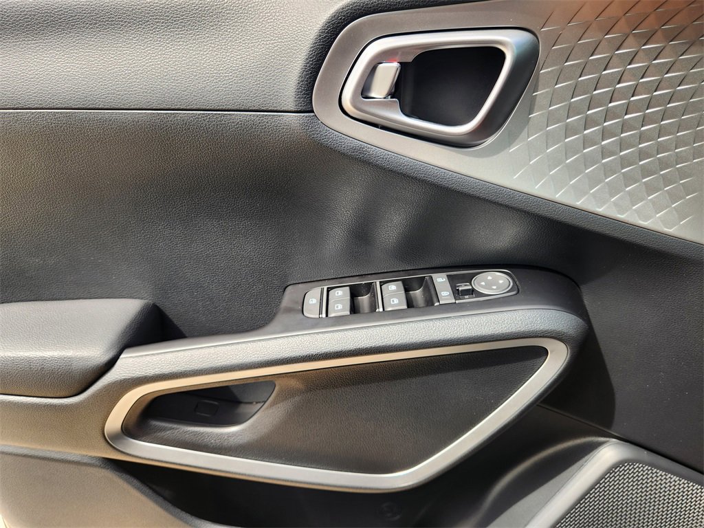 New 2025 Kia Soul S image 17
