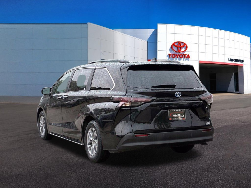 Used 2023 Toyota Sienna XLE FWD image 12