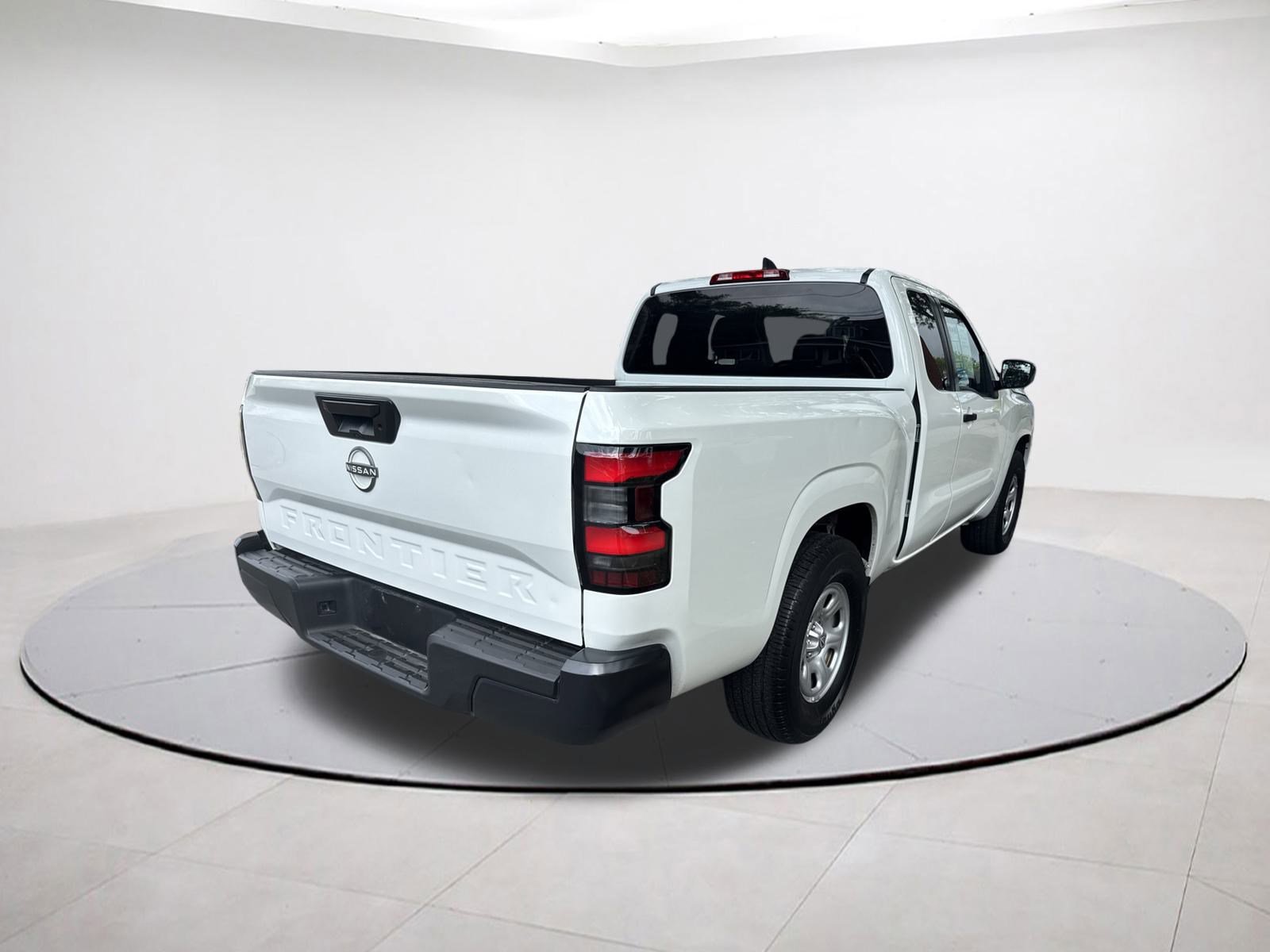 Used 2024 Nissan Frontier S w/ S Utility Package image 3